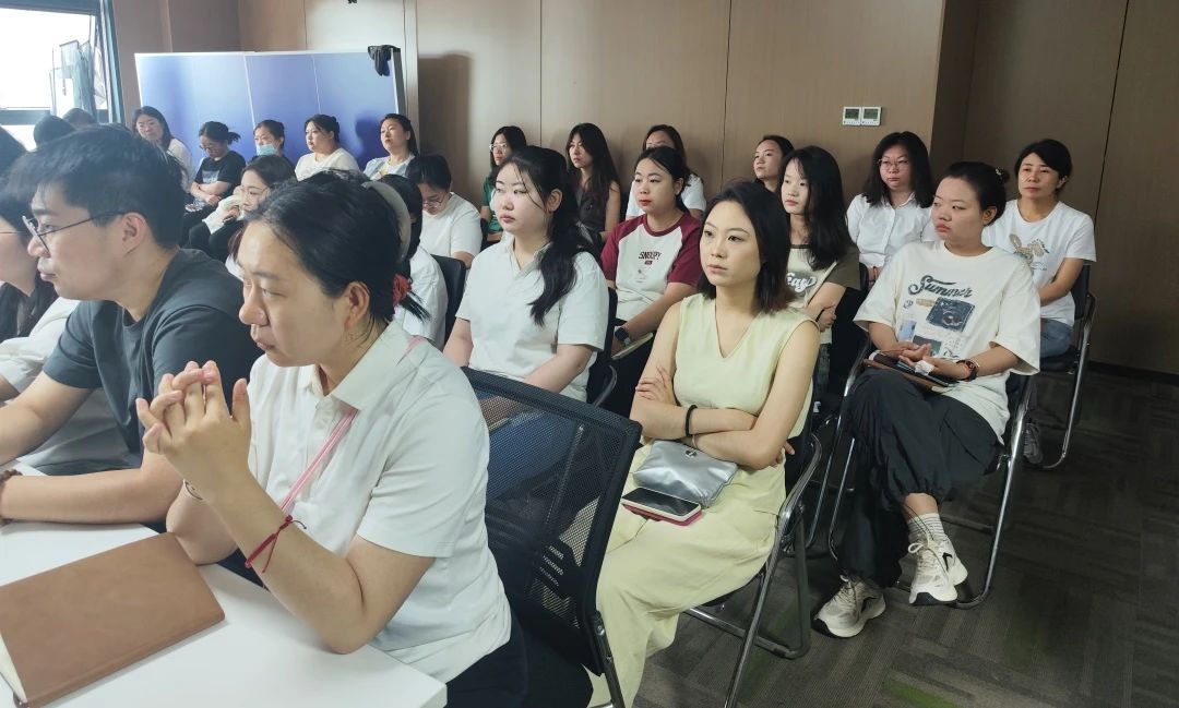 学礼仪、讲规范、促提升——企臣开展行为礼仪规范专题培训