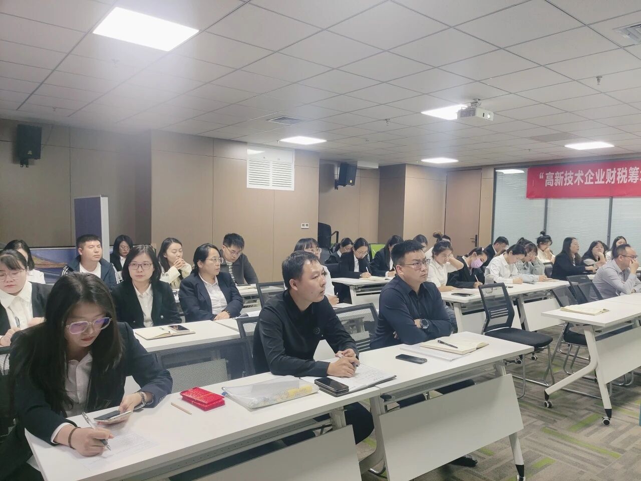 微信图片_20251127173056.jpg 微信图片_20251127173056.jpg