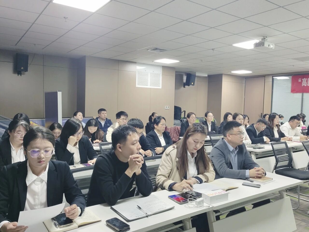 微信图片_20251128134547.jpg 微信图片_20251128134547.jpg