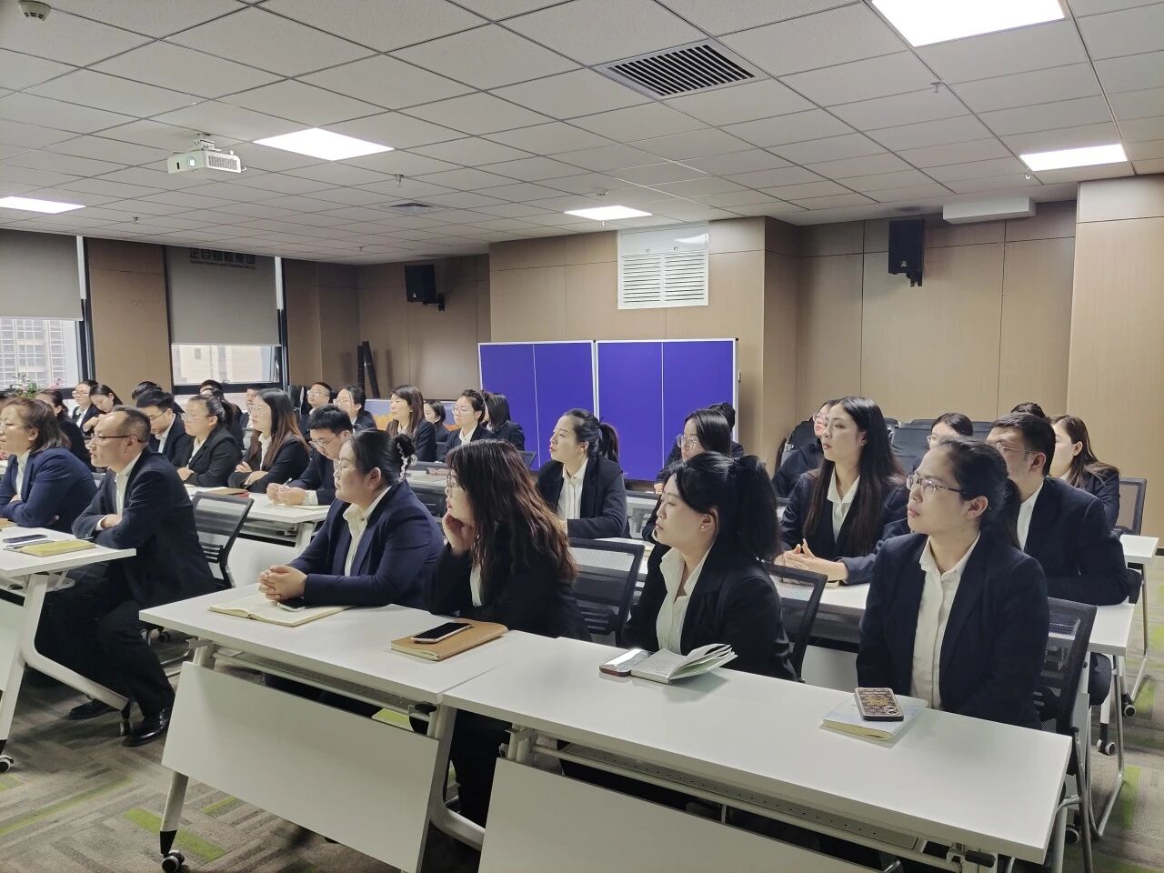 微信图片_20251130155200.jpg 微信图片_20251130155200.jpg