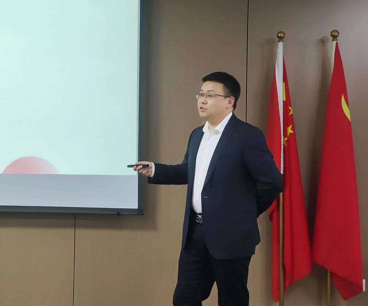 微信图片_20251130155204.jpg 微信图片_20251130155204.jpg