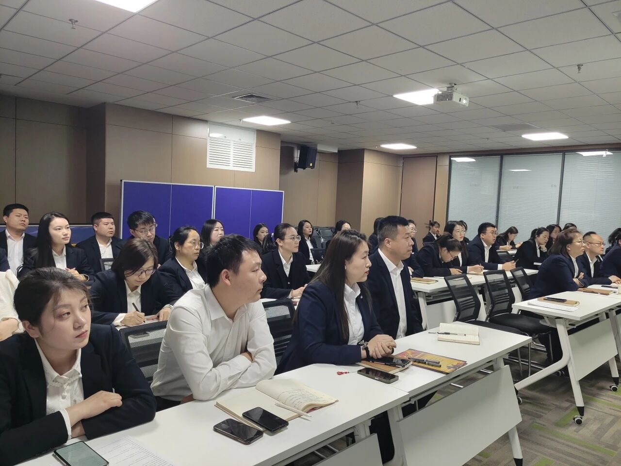 微信图片_20251130155321.jpg 微信图片_20251130155321.jpg